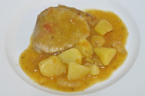 Jak uvařit vepřové plátky na rajčatech a pomerančích ? Snadné recept, připravený za 30 - 45 minut